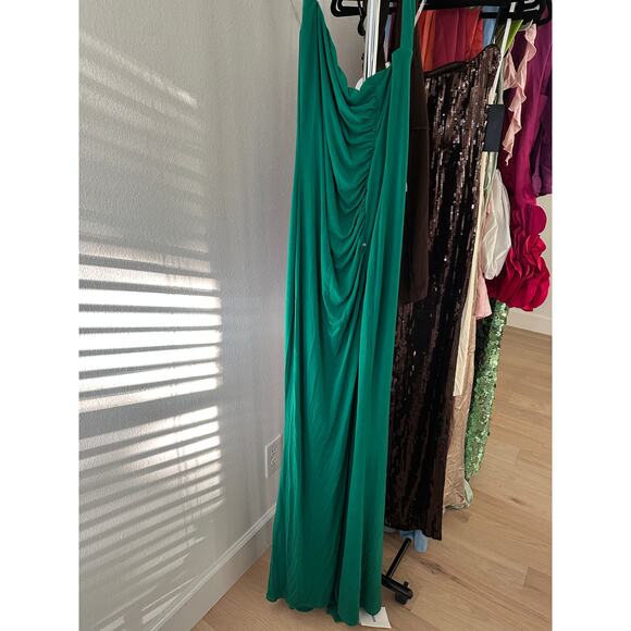 Nookie Alba Gown in Emerald Green - Picture 7 of 11